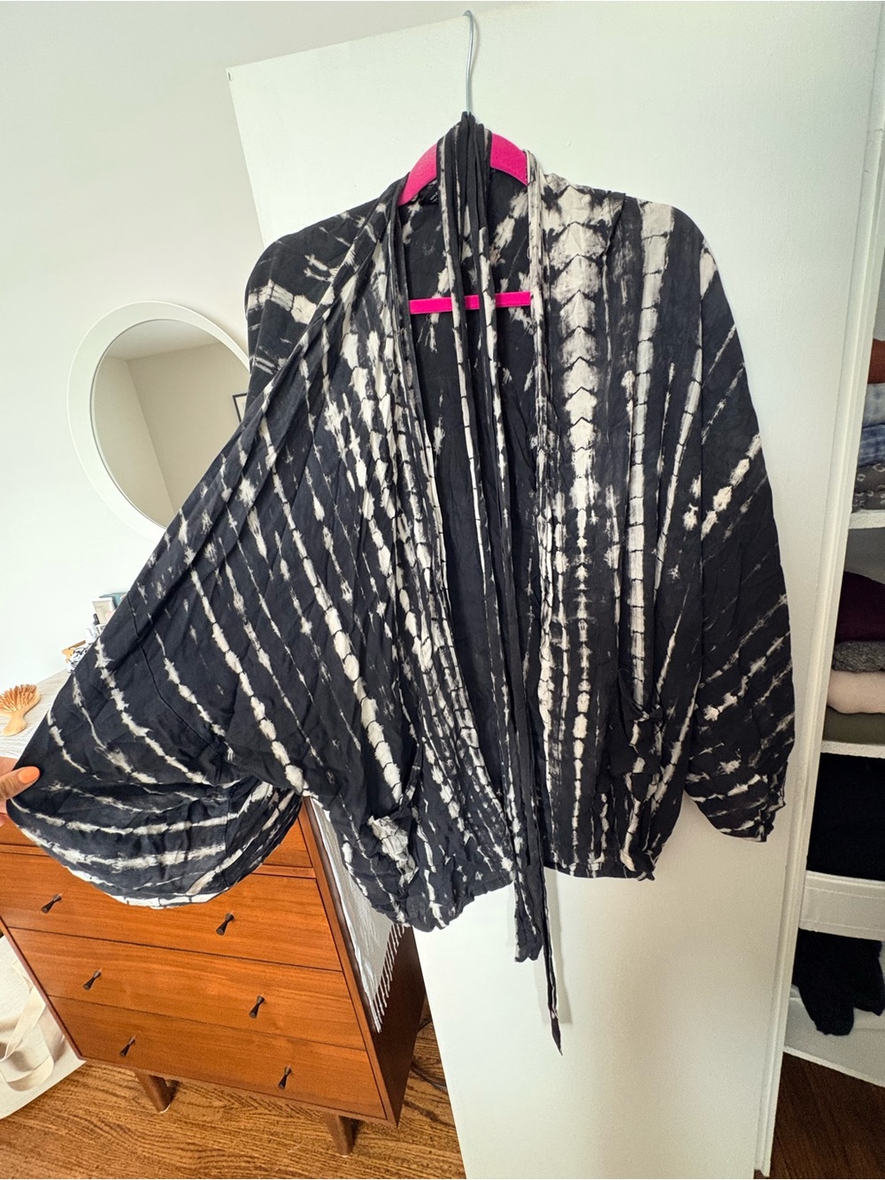 Black & White Tie-Dye Open Front Robe